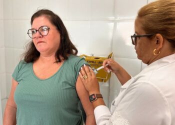 Vacinação itinerante leva imunização contra a gripe para mais perto da população em Araxá