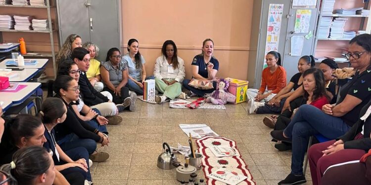 Professores da rede municipal participam de formação sobre leitura e ludicidade