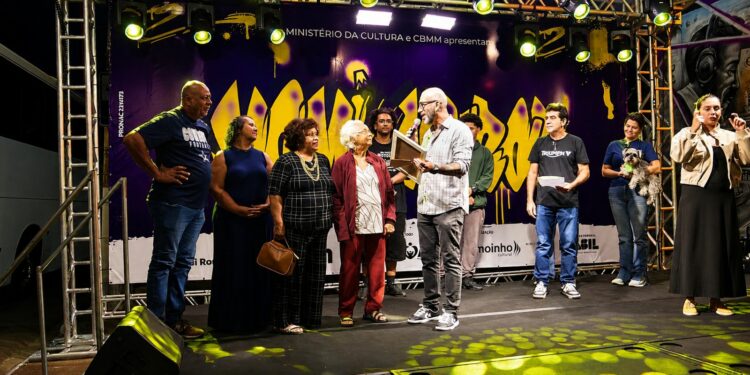 Projeto Memomural transforma ginásios municipais em galerias de arte a céu aberto em Araxá