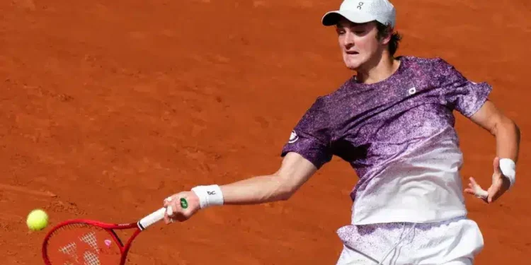 João Fonseca faz virada histórica e derruba Djokovic em Roland Garros