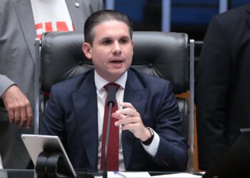 Lula procura Hugo Motta após vitória da 6×1 e mira construção de acordo no Senado