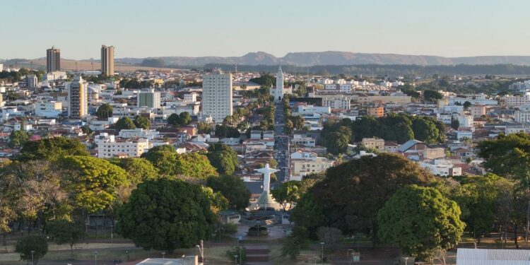 Araxá se destaca entre os melhores municípios de Minas em desenvolvimento socioeconômico