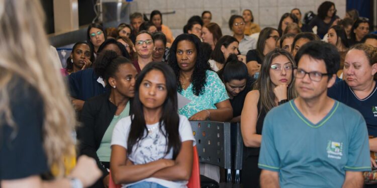 Profissionais do Tempo Integral participam de capacitação do Projeto Escola Mágica em Araxá