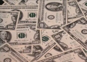 Ibovespa cai aos 174 mil pontos e tem menor patamar desde janeiro, de olho em quadro eleitoral do Brasil