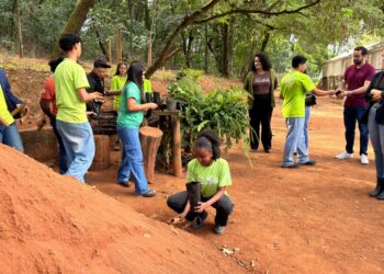 Adolescentes da Casa do Pequeno Jardineiro encerram Semana do Meio Ambiente com apresentações sobre sustentabilidade e futuro do planeta