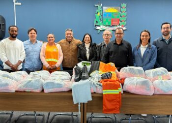 Prefeitura realiza entrega de uniformes e EPIs para servidores da Secretaria de Serviços Urbanos