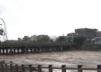 Tufão provoca evacuação de milhões de pessoas e paralisa atividades no Japão e em Taiwan