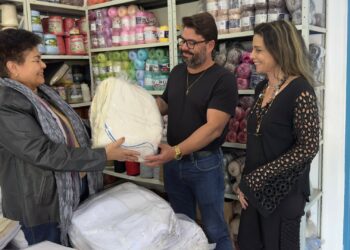 Projeto Teia Sustentável: Fundação Cultural entrega cobertores de tecidos reaproveitados à Equoterapia Prosseguir
