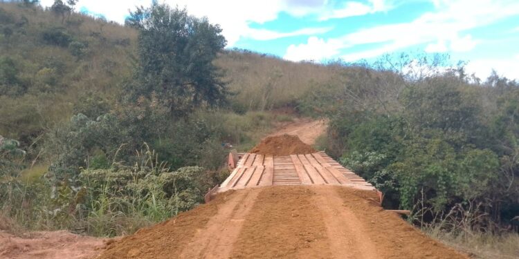 Região do Entrecosto recebe nova ponte para veículos pesados e transporte escolar