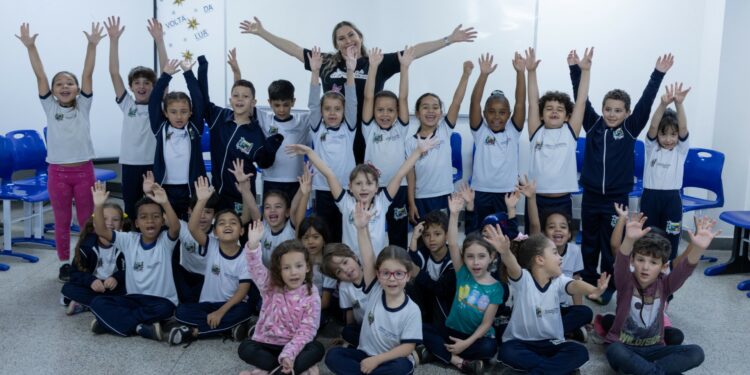 Escola Mágica leva educação e encantamento a estudantes da rede pública de Araxá 