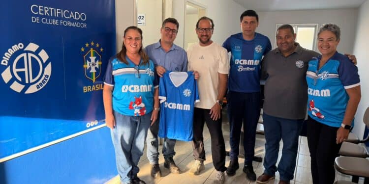 Autoridades conhecem projetos do Dínamo que transformam vidas por meio do esporte