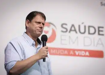 Tarcísio defende vacina do Butantan: “Suspensão ocorre por cautela”