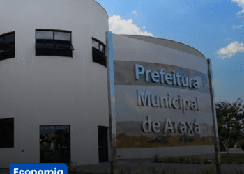 Prefeitura de Araxá antecipa primeira parcela do 13º salário dos servidores municipais