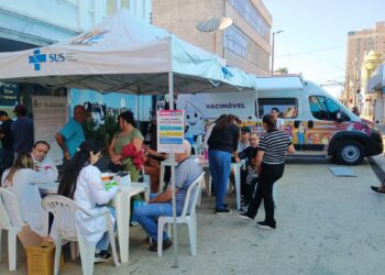 Cerest promove ação no Centro de Araxá para conscientizar trabalhadores sobre prevenção de acidentes e doenças ocupacionais
