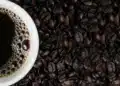 Tomar café todo dia tem benefícios diferentes para cada faixa etária