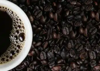 Tomar café todo dia tem benefícios diferentes para cada faixa etária