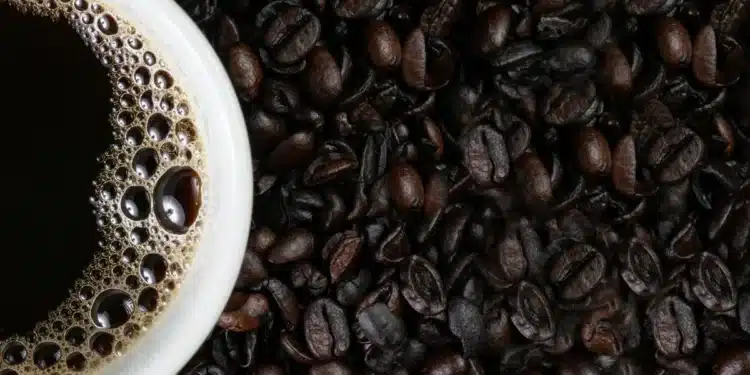 Tomar café todo dia tem benefícios diferentes para cada faixa etária