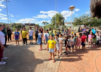 Projeto Museus em Movimento reúne 70 crianças em tarde de atividades no Parque do Cristo