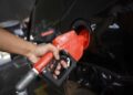 Gasolina com 32% de etanol chega aos postos amanhã; veja como proteger seu carro