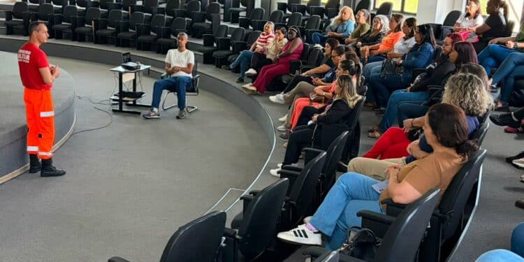 Capacitação prepara profissionais da Educação de Araxá para agir em situações de emergência