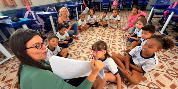 Agosto Lilás leva prevenção à violência e segurança digital para dentro das escolas de Araxá