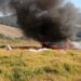Piloto salta de paraquedas após avião pegar fogo e cair em área de mata em Mateus Leme (MG)
