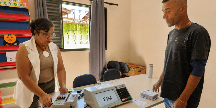 Equipamentos sociais de Araxá recebem visitas do Cartório Eleitoral com orientações sobre as Eleições 2026