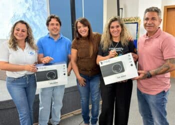 Prefeitura de Araxá entrega novos equipamentos tecnológicos para escolas municipais
