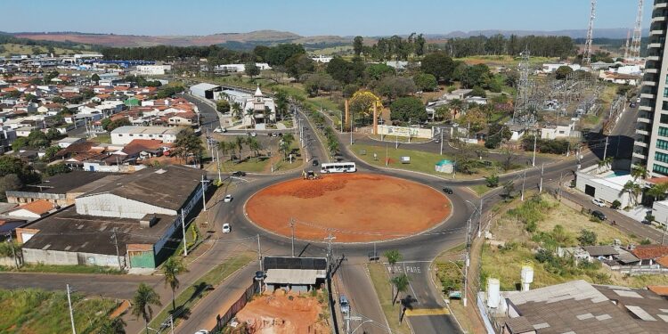 Praça da Bíblia começa a ser construída e vai transformar rotatória da Expominas em novo espaço de convivência