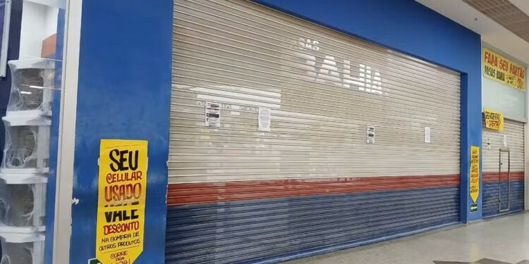 Justiça manda Casas Bahia reverter demissões; veja como ficam os funcionários