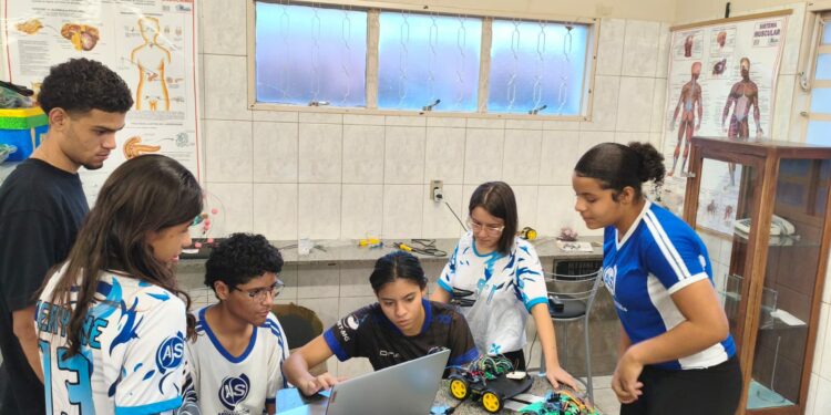 Araxá marca presença na Olimpíada Brasileira de Robótica com 30 estudantes