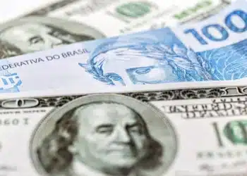 Dólar cai e Bolsa dispara com forte queda no preço do petróleo