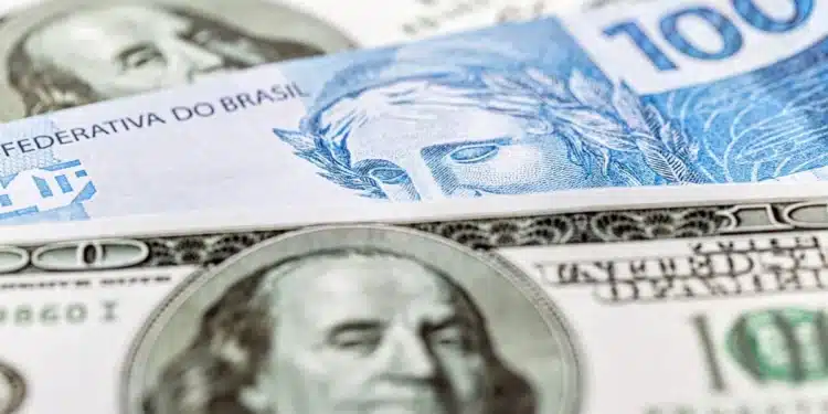Dólar cai e Bolsa dispara com forte queda no preço do petróleo