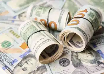 Dólar e Bolsa andam de lado com surpresas da inflação no Brasil e nos EUA