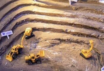 Mineradora australiana prevê investimento de R$ 2 bi em processamento de terras-raras em Uberlândia