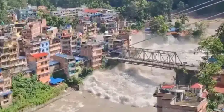 Mar de lama no Nepal deixa 384 turistas desaparecidos; 291 são estrangeiros