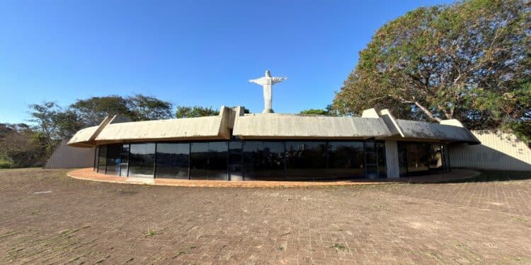 Prefeitura abre licitações para administração de restaurante e lanchonete no Parque do Cristo