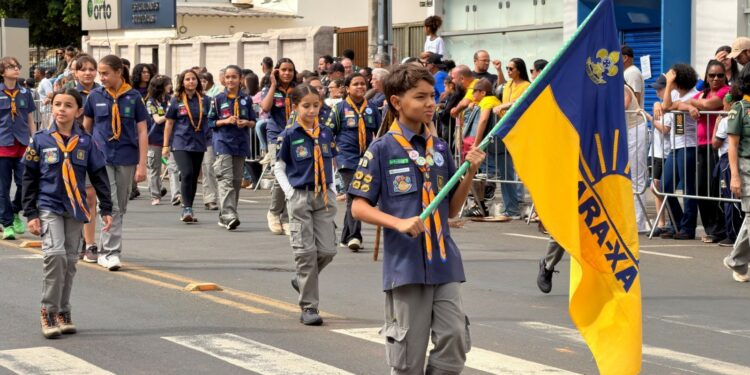 Desfile Cívico-Militar reúne cerca de 15 mil pessoas e encerra Semana da Pátria em Araxá