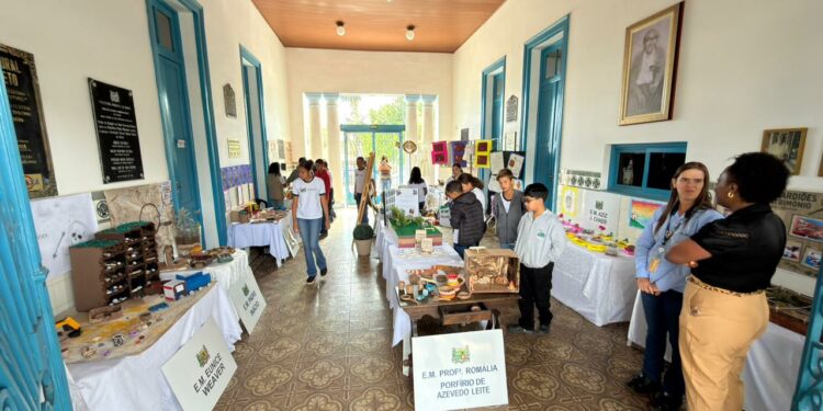 Exposição “Território em Camadas” apresenta história arqueológica de Araxá e trabalhos de alunos da rede pública