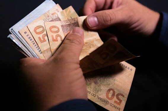 Contas públicas têm déficit de R$ 10 bilhões em agosto; dívida sobe para 82,9% do PIB, maior nível desde 2021