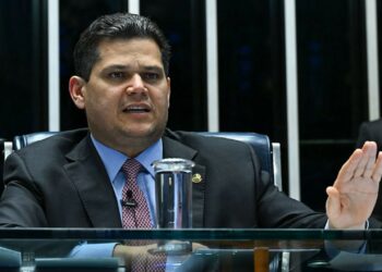 Alcolumbre tenta desviar Congresso de crise no STF ligada ao Master