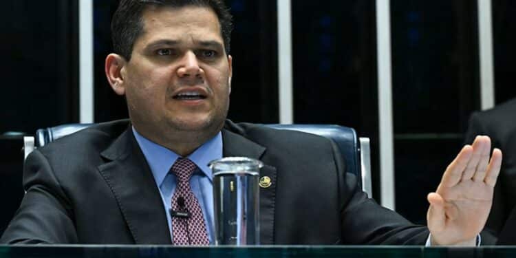 Alcolumbre tenta desviar Congresso de crise no STF ligada ao Master