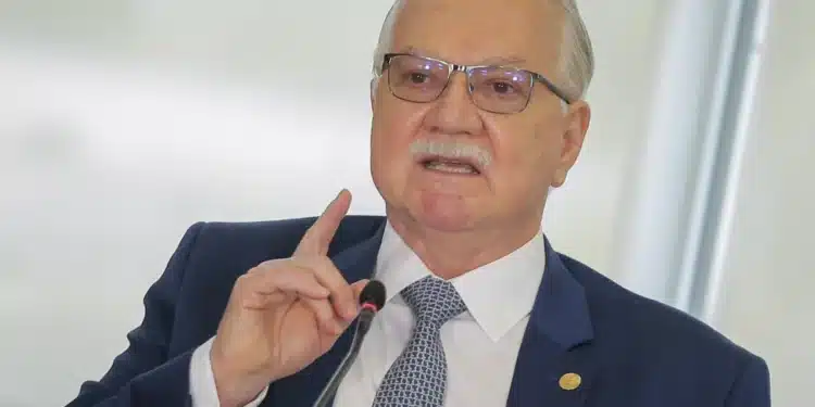 Fachin suspende decisões de Mendonça e Dino sobre Andrei Rodrigues