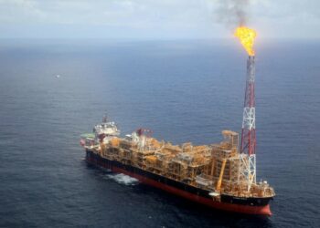 Petróleo sobe com tensão entre EUA e Irã e Estreito de Ormuz
