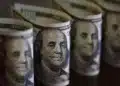 Dólar abre em queda, mas se mantém acima de R$ 5 nesta terça (20/10)