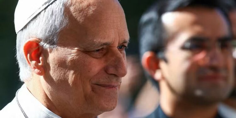 Papa Leão XIV foi hospitalizado com febre tifoide em 1985; momento foi decisivo em sua trajetória