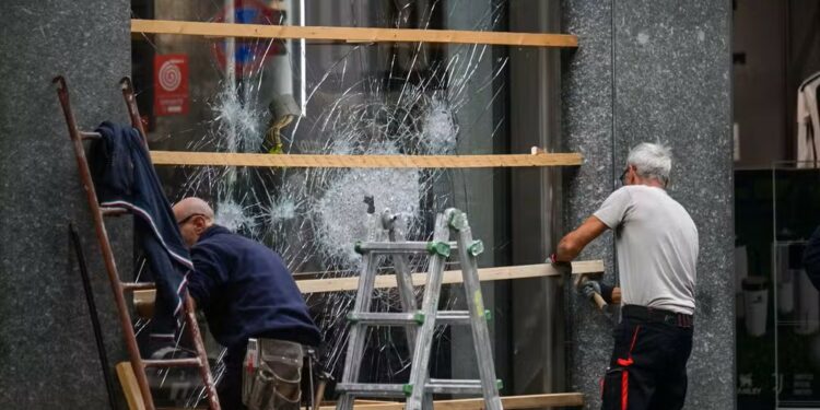Itália anuncia envio de 500 soldados a Milão após protestos violentos