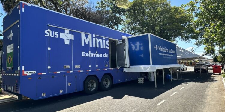 Carreta do Ministério da Saúde chega a Araxá nesta quarta-feira (21) para realizar exames de tomografia e ultrassonografia