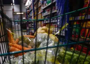 IPCA-15: inflação de alimentos mais do que dobra e pressiona índice