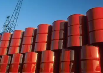 Preço do petróleo passa de US$ 117, maior valor desde maio